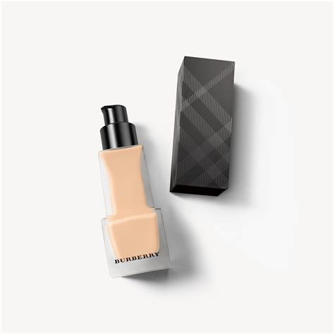 Burberry matte glow foundation